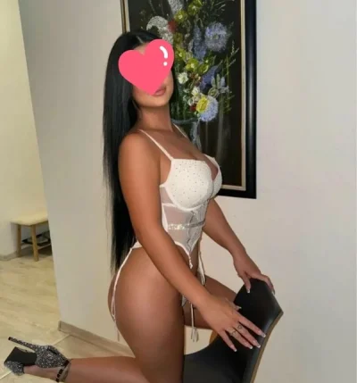 Buna sunt Karla noua in orasul ! Party girls