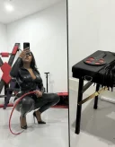 Dominare la nivel profesional Dracula Femdom Castle : negresa bruneta si blonda - imagine 8