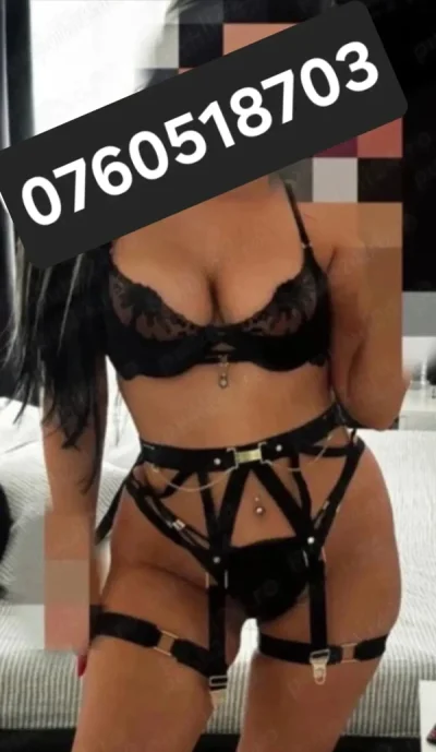 Bruneta focoasa ne desparte un apel!!