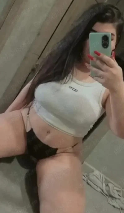 Pofticioasă fierbinte & bruneta focoasă!! Poze 100%100 reale!