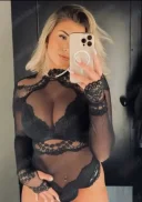 Alexa la tine in oras, sexy și atragatoare - imagine 1