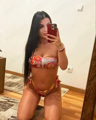 Bună numele meu este Evelin ,pentru prima oară la voi ,nu lucrez cu grabă și poze false pupici !