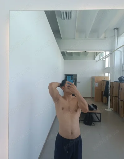 Băiat tânăr corp atletic, curat, discret