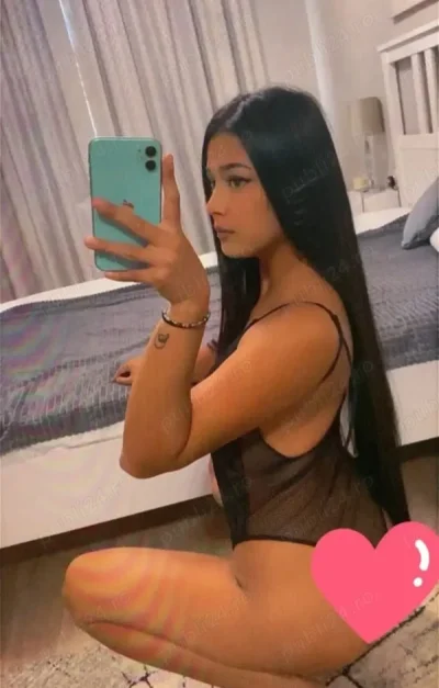 Alice bruneta Sexy slim