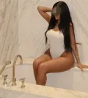 Bruneta nouă la tine în oraș - imagine 1