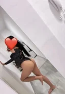 Bruneta fierbinte - imagine 3