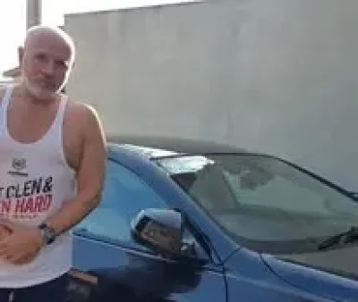 Om de afaceri prezentabil caut parteneră hot.