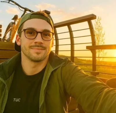 Bărbat rafinat relaxare și companie în Sibiu