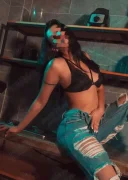 Buna eu sunt Deea am 20 de ani - imagine 4