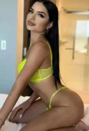 Bruneta senzuala - imagine 3