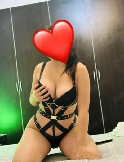 Bună dragul meu o brunetă cu forme,atentă la nevoile tale și cu bun simț.Pun accent pe discreție și