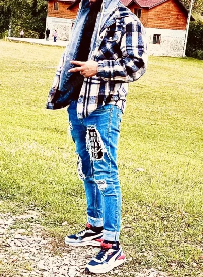 Strict pentru doamne și domnișoare