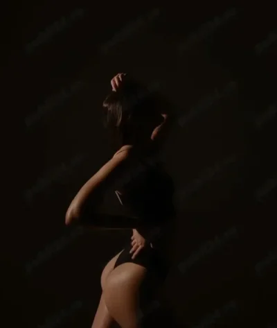 BRUNETA cu forme nouă in oras la tine