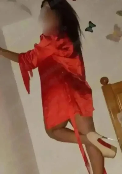 Bruneta senzuala Plaza Mall