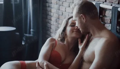 Doar Doamne sau cupluri