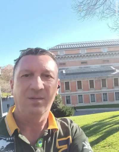 Deschis la experiente noi