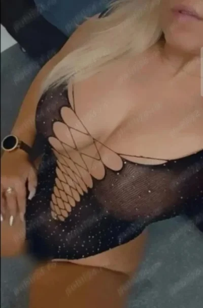 Blonda făra pretenții