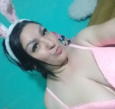 Bruneta focoasa .noua ln orasul tau