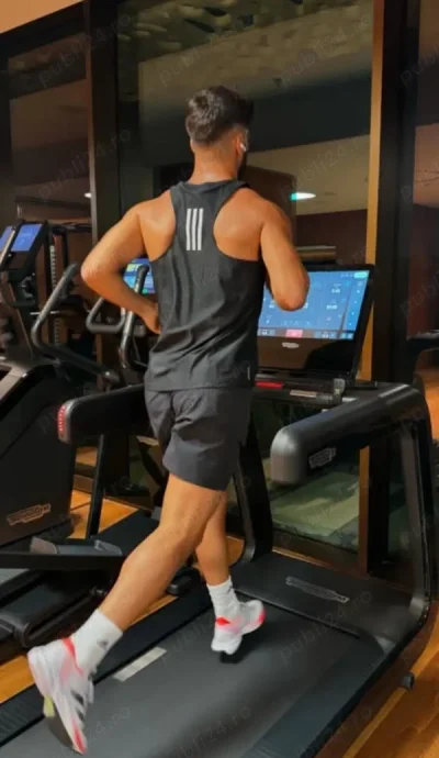 Gentleman rafinat, companie exclusiv pentru doamne