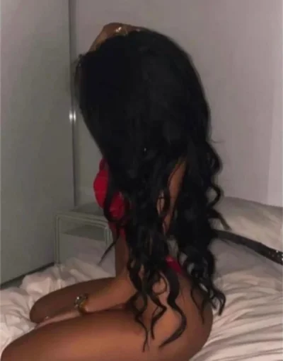 Experienta face diferenta bruneta noua