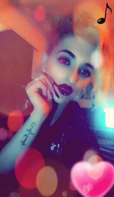 Blondy Transexuală reala 100% detin locatie fac si deplasari