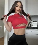 Rebeca nou in oras , doar deplasari , fac si party - imagine 3