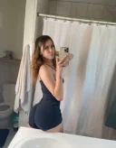 Brunetă drăguță, obraznică și sexy - imagine 2