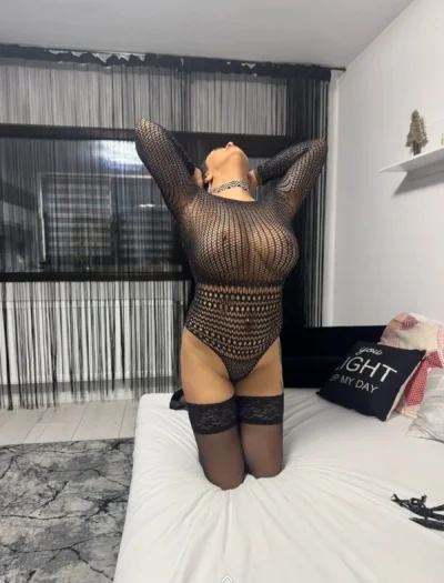 Bruneta ta 1.80 inaltime 100% reala