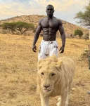 Sunt aici doar pentru fericirea ta infinită - imagine 2