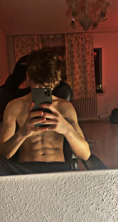 Nou în oraș, tânăr 21 ani