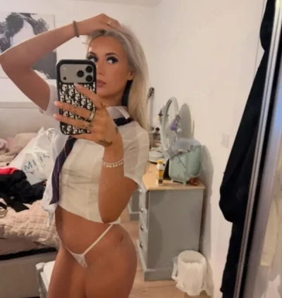 Amalia | Noua In Oras Caut Momente De Neuitat