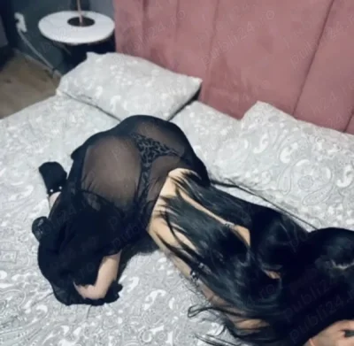 Singură în locație Amalia