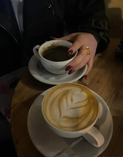 întâlniri la o cafea