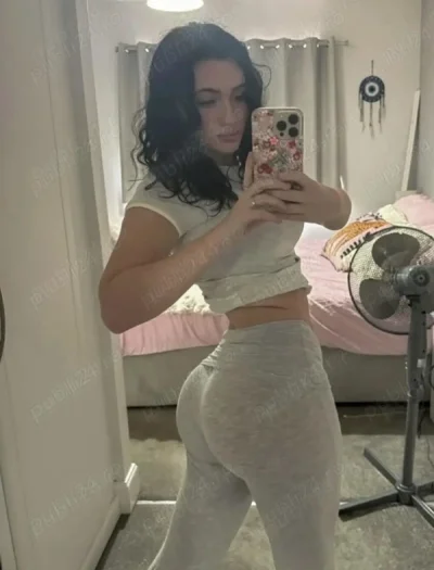 Ioana , senzuala și discreta