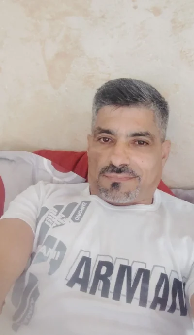 Domn manierat cu bunul simt ofer placeri doamnelor și cupluri