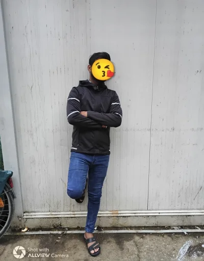 Băiat tânăr pentru cupluri