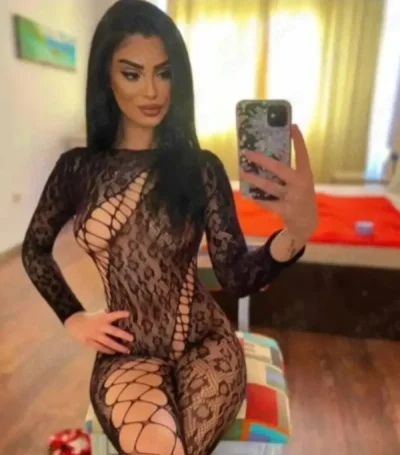 Rebeca noua in oras raspund doar pe watap