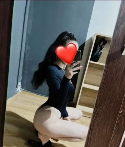 NEW!! Brunetă cu forme apetisante