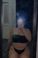Bruneta sexy new în domeniu - imagine 3