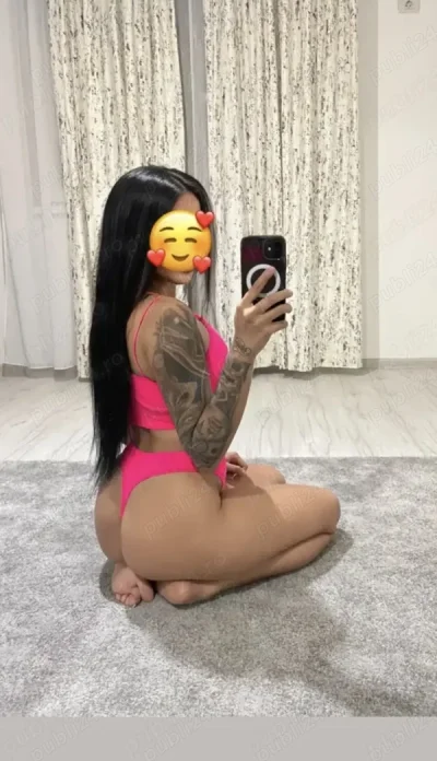 Fac doar deplasări și party