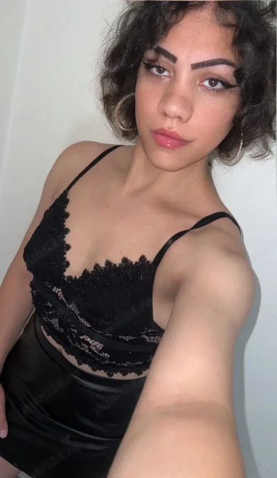 Andreea transsexuala, 26 ani. Disponibilă in orașul tău! ATENȚIE LA BĂRBAȚI CU PERUCA