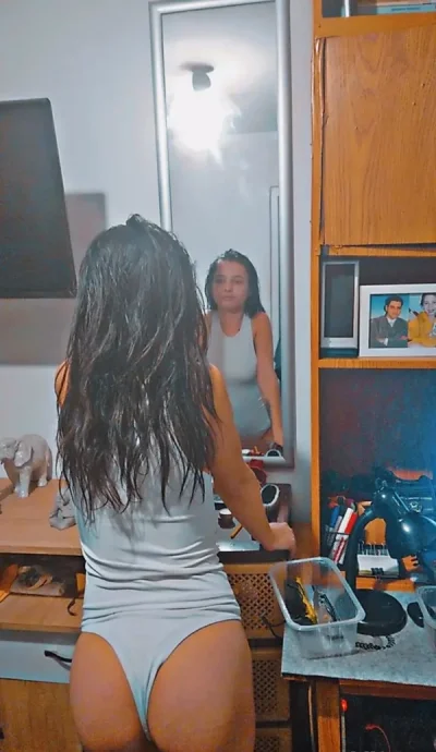 Mica , bruneta, 100% reala