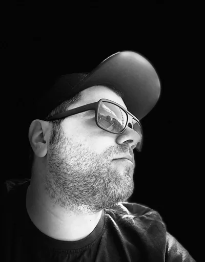 Caut parteneră în străinătate