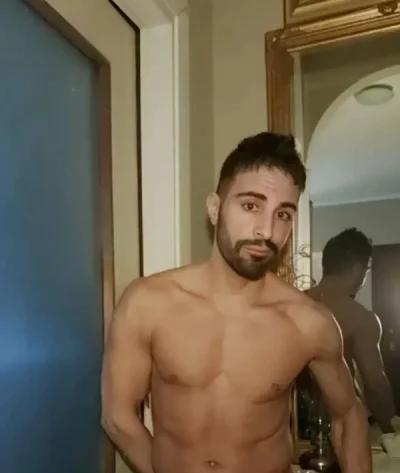 Sunt Luca, am 31 de ani, sunt un băiat activ dotat