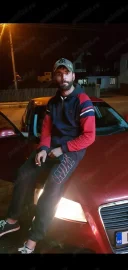 Mă numesc Petrică , sunt un băiat iubăreț drăgăstos și dornic de aventură - imagine 2