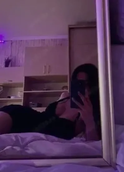 Noua in oras, bruneta cu forme