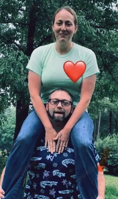 Si uitate la noi suntem reali iti dam contul de oly cuplu maturi am doi bi pentru domnii generosi