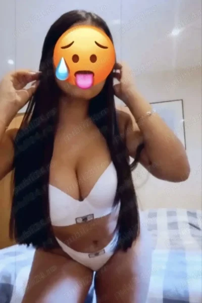 Bună ! Sunt Alexandra ,am 23 ani