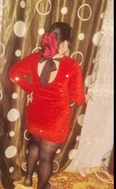 Buna ma numesc miruna am 25 de ani