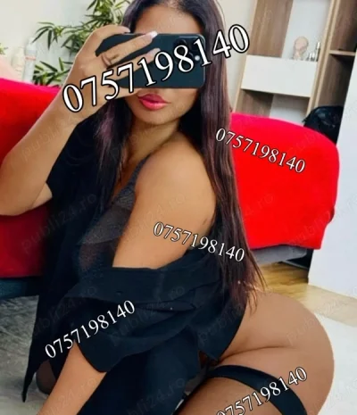 Bună sunt Maya pozele sunt reale confirm cu tatuajele la locație !